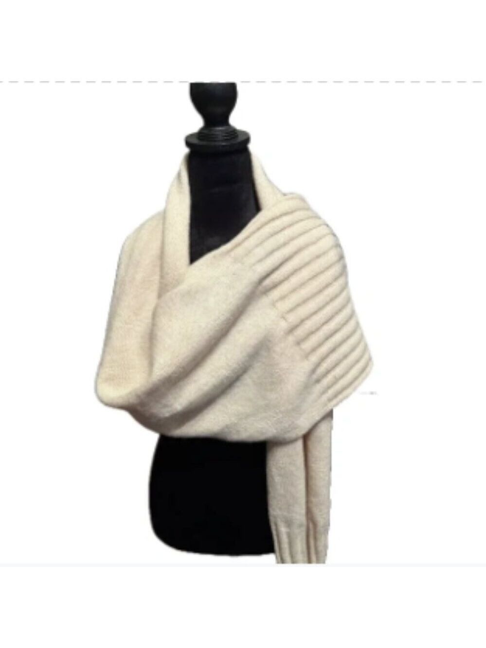 Soft & Luxurious scarf, featuring elegant pearls - Picture 3 of 3